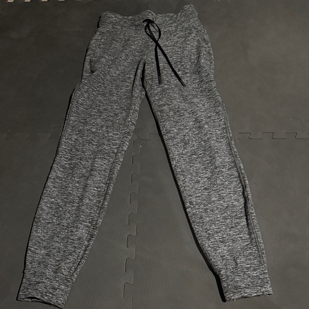 Lululemon women’s Jogger Sweatpants